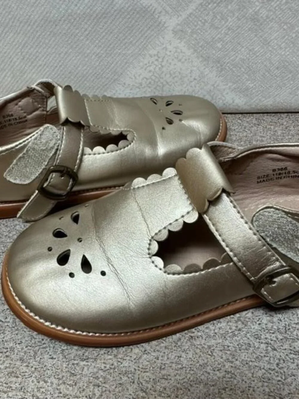 Felix & Flora gold dress shoes, size 11